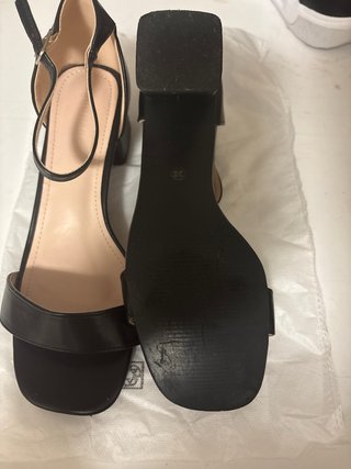 Sandalias negras tacón
