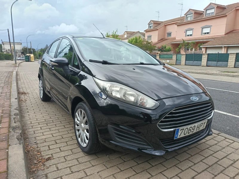 Ford Fiesta 2013 - foto 1