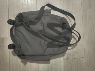Mochila FjallRaven Kanken nueva (gris/verde)