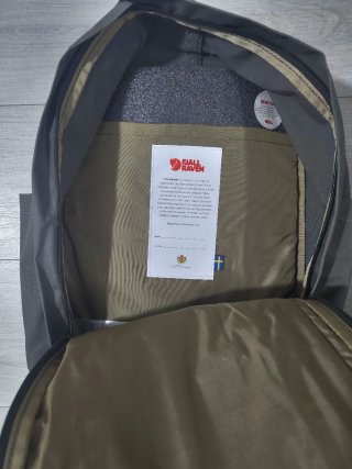 Mochila FjallRaven Kanken nueva (gris/verde)