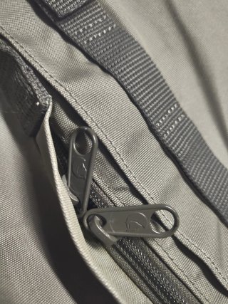 Mochila FjallRaven Kanken nueva (gris/verde)