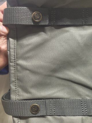 Mochila FjallRaven Kanken nueva (gris/verde)