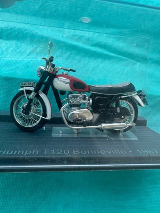 Maqueta Moto Triumph T120 Bonneville 1967