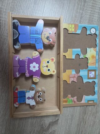 Juego de madera para vestir osos