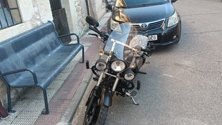 Moto Custom Negra y Beige