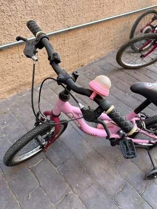 Bici infantil rosa con ruedines