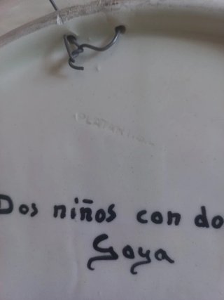 Plato grande de Cerámica: Dos niños con dos Perros