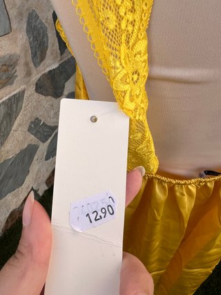 Vestido lencero amarillo con encaje