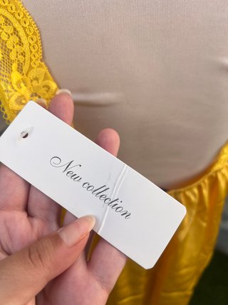 Vestido lencero amarillo con encaje