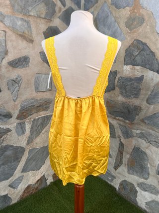 Vestido lencero amarillo con encaje