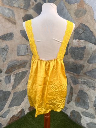 Vestido lencero amarillo con encaje