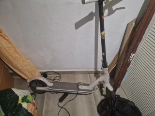 Xiaomi Mi Electric Scooter Essential