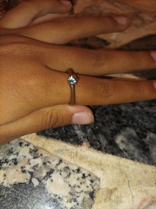 Anillo de compromiso con circonita