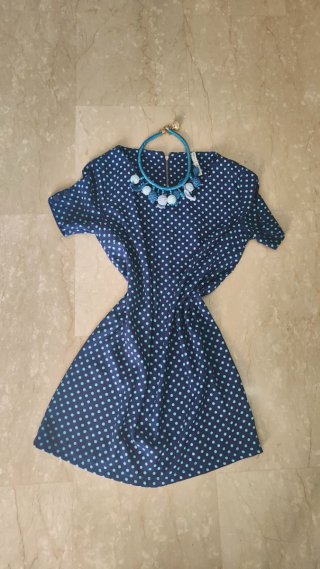 Abito corto a pois blu