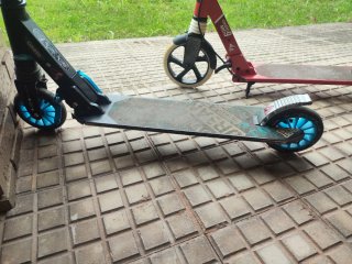 Due monopattini per bambini