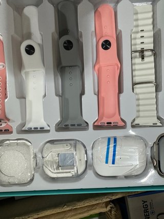 Remax RM28 13 en 2 Smartwatch + 2 Auriculares