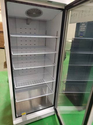 Frigorífico GRE6600G con puerta de cristal