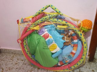 2 Tapetes de juegos para bebé con gimnasio y piano