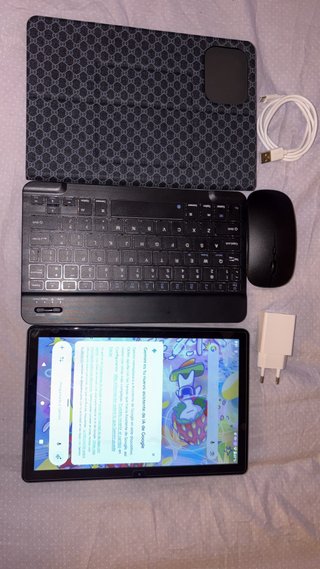 Tablet con funda, vidrio,Teclado, Ratón y Cargador