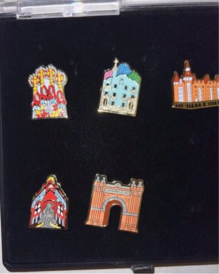 Colección 5 Pins Monumentos Modernistas Barna
