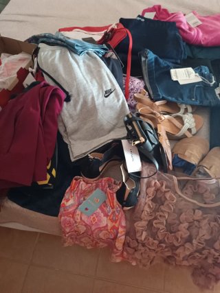 Ropa varias piezas casi todas con etiquetas son 30