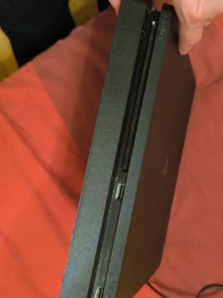 PlayStation 4 Negra (sin mandos) ni caja original