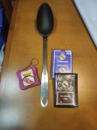 Lote Real Madrid: Llavero, Cartas, Agenda...