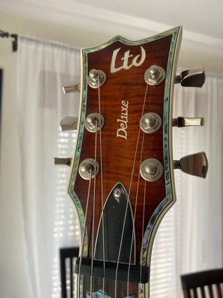 Guitarra Elétrica ESP LTD EC-1000 Sunburst