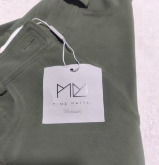 Pantalón verde caqui detalles piel Mind Matter