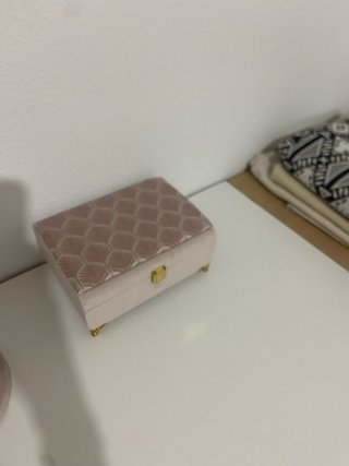 Joyero y expositor de pulseras rosa