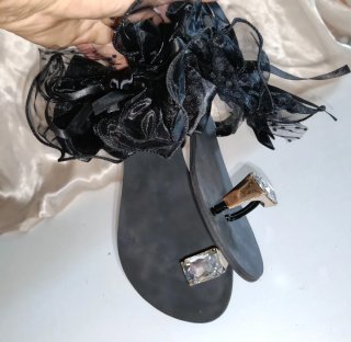 Chanclas atractivas de calidad, nuevas, N.37.