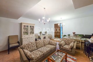 Mesa de comedor y sillas