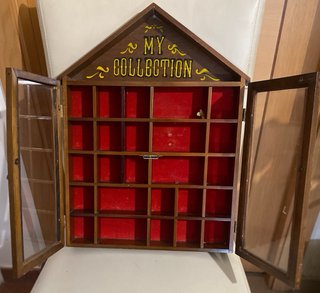 Expositor de madera para colecciones