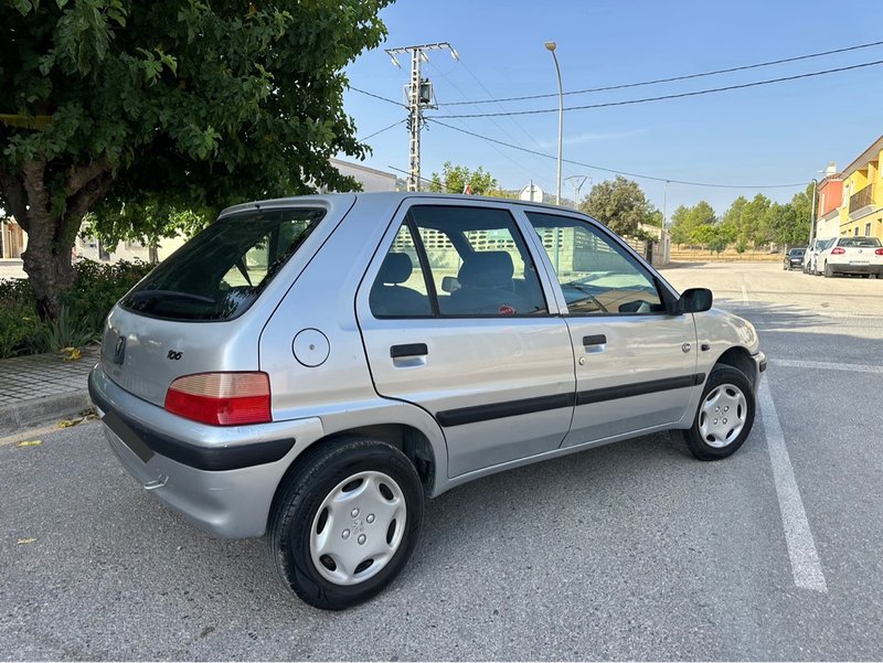 Peugeot 106 - foto 1