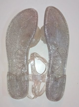 Sandalias transparentes con glitter y flor