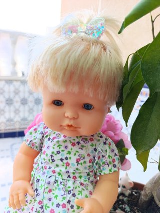 Muñeca Nenuco con vestido floral