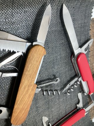 3  Victorinox: Huntsman wood, Camper, Sportsman