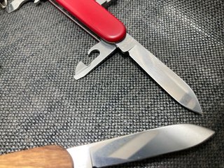3  Victorinox: Huntsman wood, Camper, Sportsman