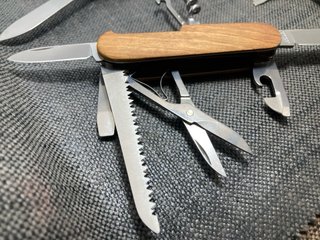 3  Victorinox: Huntsman wood, Camper, Sportsman