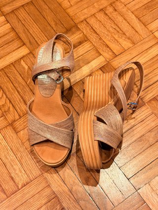 Tacones cuña dorados talla 37