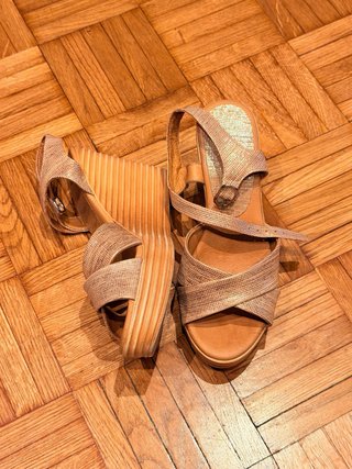 Tacones cuña dorados talla 37