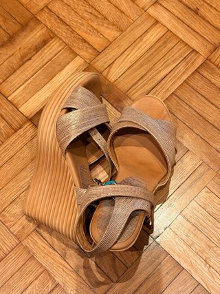 Tacones cuña dorados talla 37
