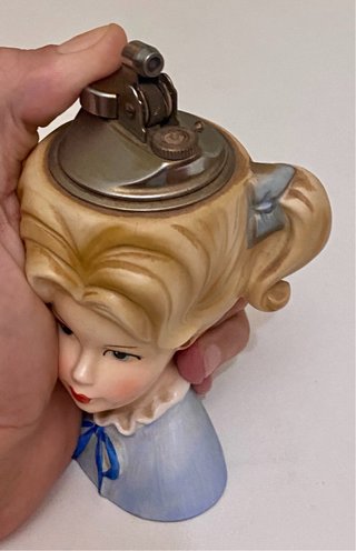 Mechero antiguo figura porcelana mujer rubia