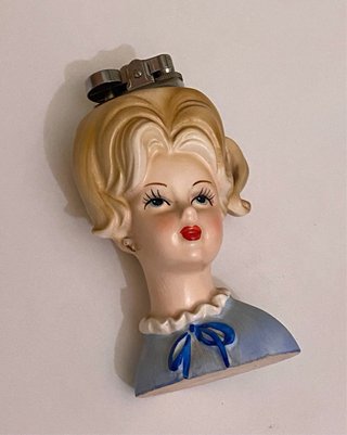 Mechero antiguo figura porcelana mujer rubia