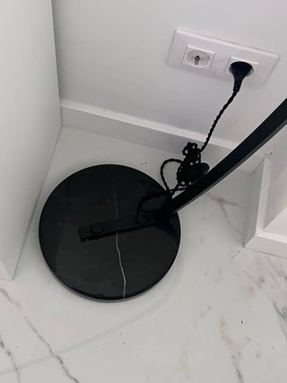 Lámpara de pie de ratán y metal