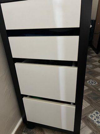 Mueble IKEA 8 puertas blancas