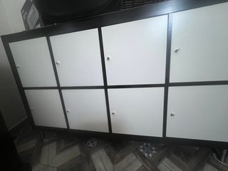 Mueble IKEA 8 puertas blancas