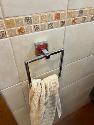 Espejo baño con portarrollo y toallero