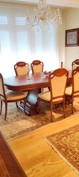 MueblesComedor Vitrina, aparador, mesa, 6 sillas..