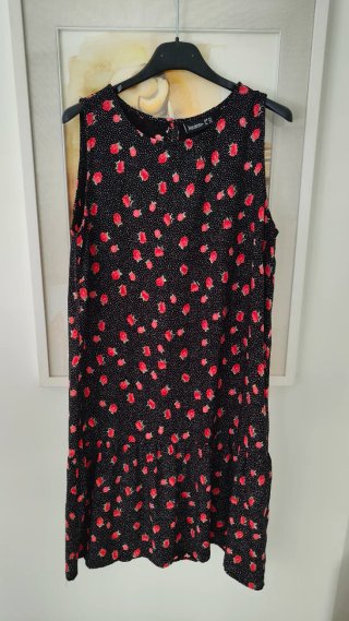Abito corto Boohoo floreale nero e rosso